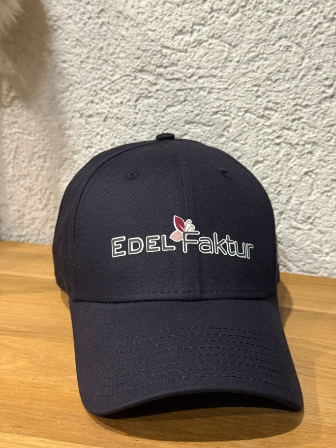 blaue Cap mit Firmenlogo Edelfaktur