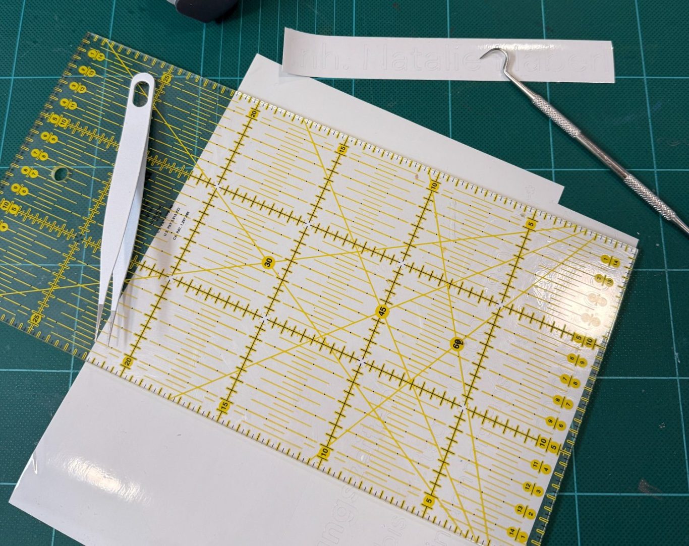 Bild Arbeitsplatz mit Werkzeug und Vinylfolie